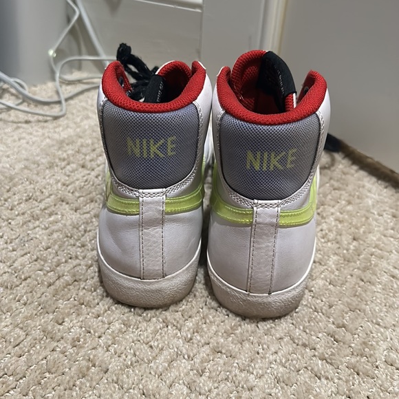 NIKE KIDS BLAZERS 6.5Y - Picture 2 of 3